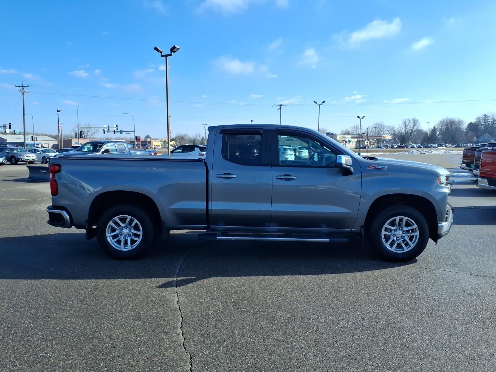 Used 2020 Chevrolet Silverado 1500 LT with VIN 1GCRYDED9LZ332974 for sale in Foley, Minnesota