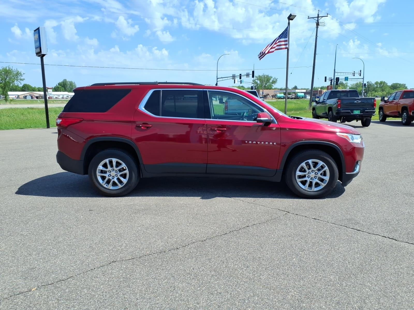 Used 2021 Chevrolet Traverse 1LT with VIN 1GNEVGKW1MJ178329 for sale in Foley, Minnesota