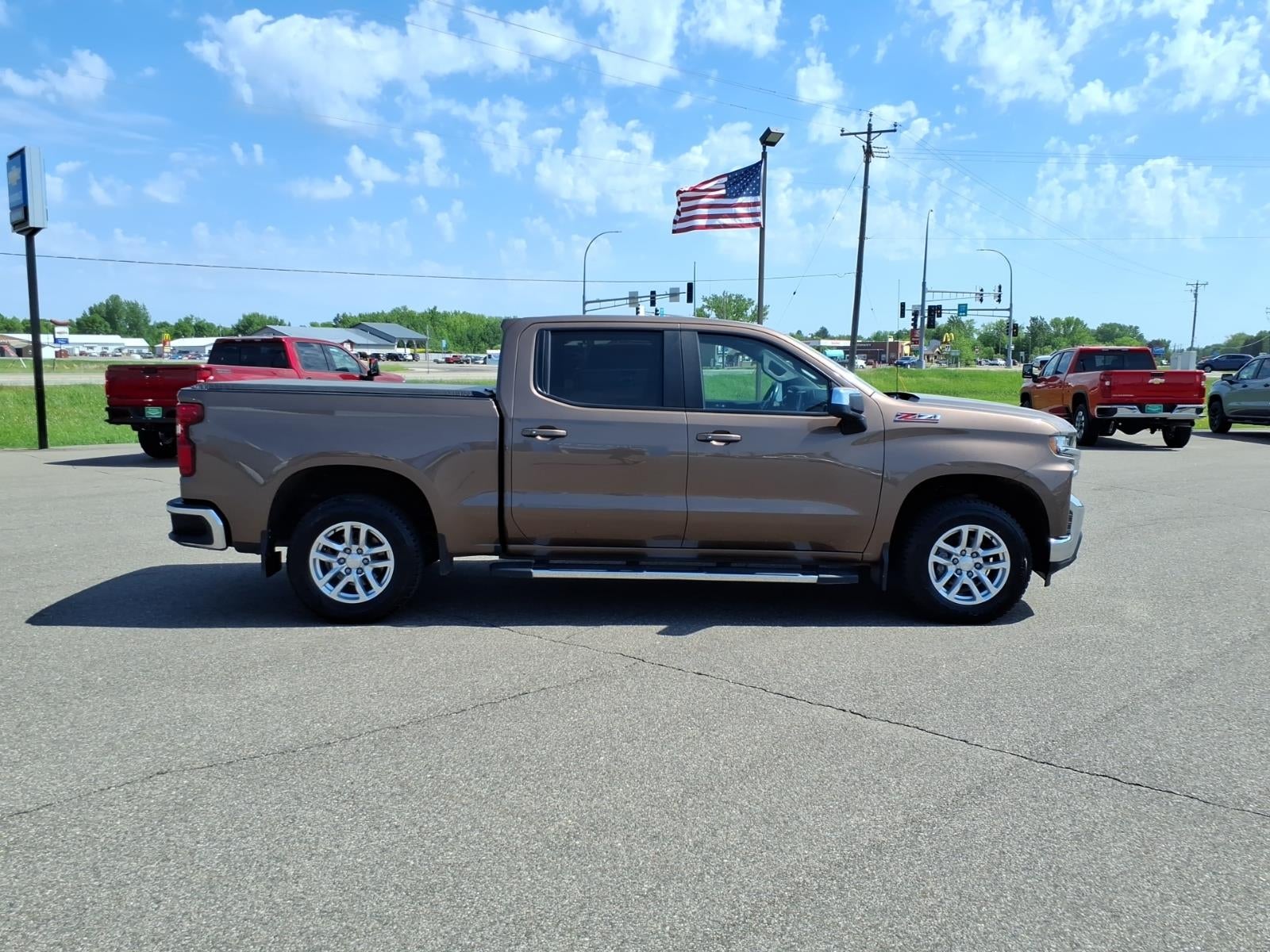 Used 2019 Chevrolet Silverado 1500 LT with VIN 3GCUYDED6KG208556 for sale in Foley, Minnesota
